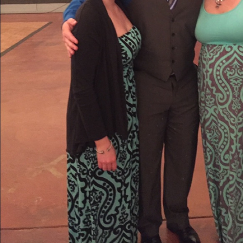 Floor length, sleeveless maxi